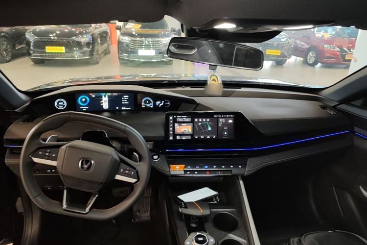 Used CHANGAN UNI-V 2023 1.5T Prestige Model Center Console