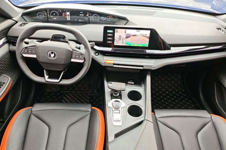 Used CHANGAN UNI-V 2023 1.5T Prestige Model Center Console
