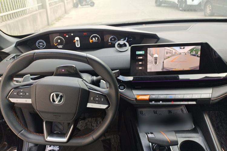 Used CHANGAN UNI-V 2023 1.5T Prestige Model Center Console
