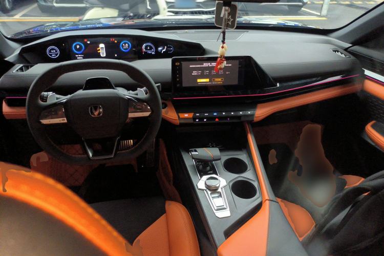 Used CHANGAN UNI-V 2023 2.0T Leading-Speed Edition Center Console