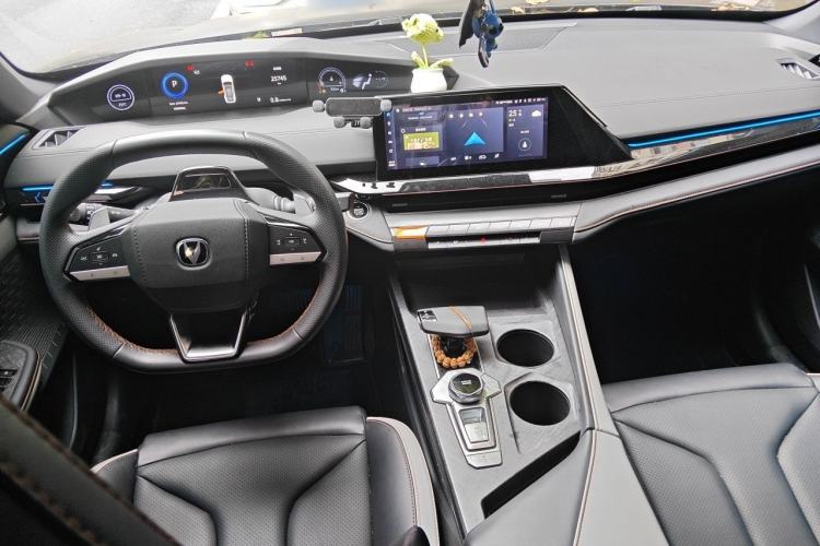 Used CHANGAN UNI-V 2023 1.5T Prestige Model Center Console