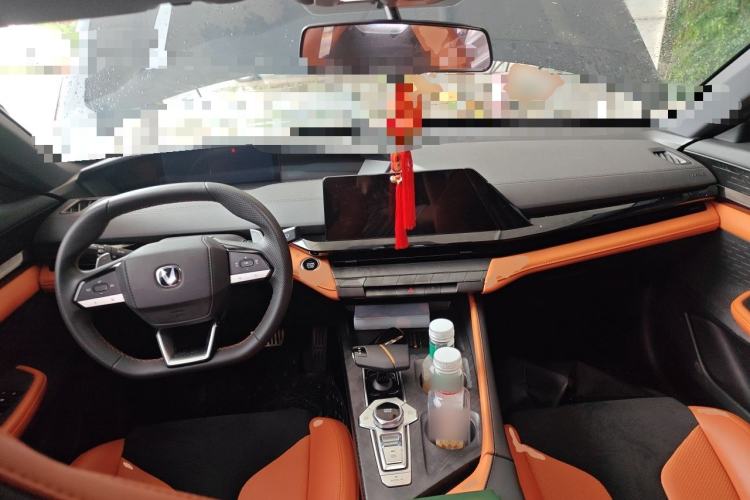 Used CHANGAN UNI-V 2023 2.0T Sport Edition Center Console
