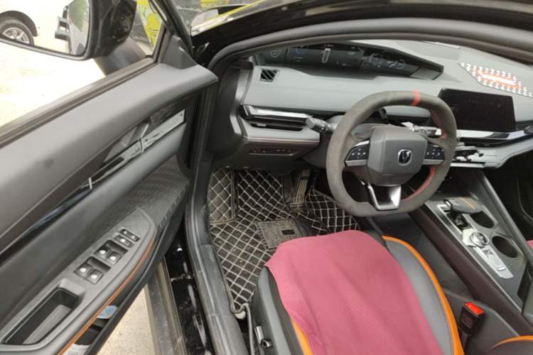 Used CHANGAN UNI-V 2023 1.5T Prestige Model Driver Seat