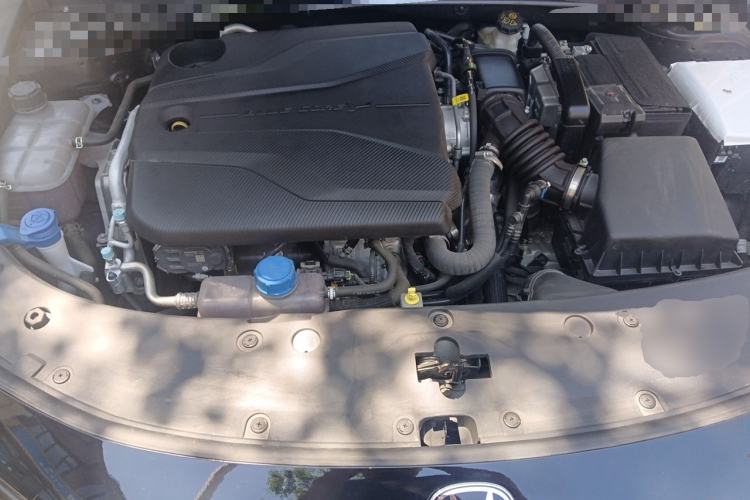 Used CHANGAN UNI-V 2023 1.5T Sport Edition Engine Bay
