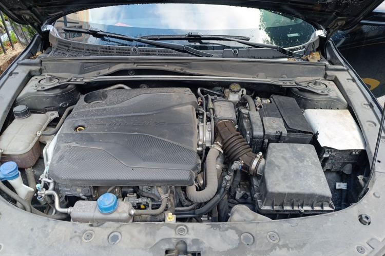 Used CHANGAN UNI-V 2023 1.5T Prestige Model Engine Bay