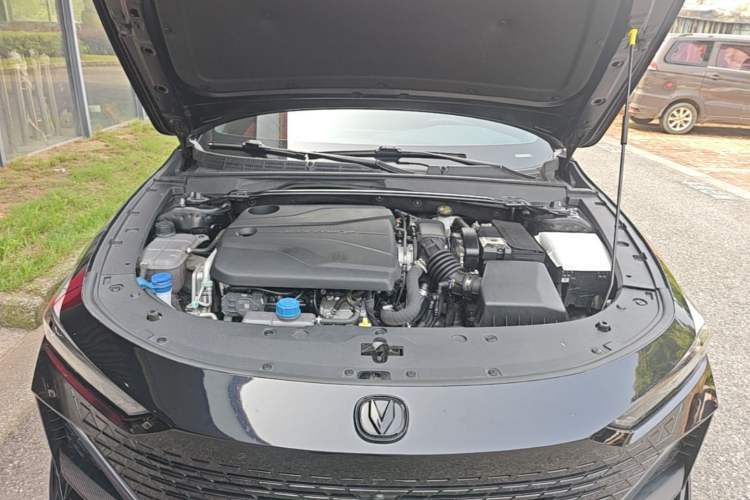 Used CHANGAN UNI-V 2023 1.5T Sport Edition Engine Bay
