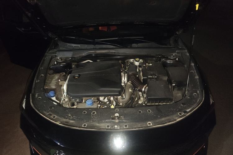 Used CHANGAN UNI-V 2023 1.5T Sport Edition Engine Bay