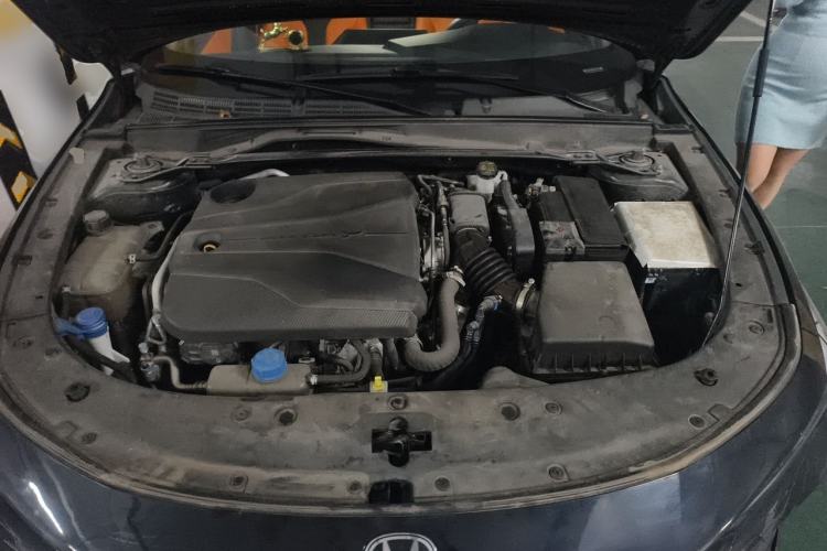 Used CHANGAN UNI-V 2023 1.5T Sport Edition Engine Bay