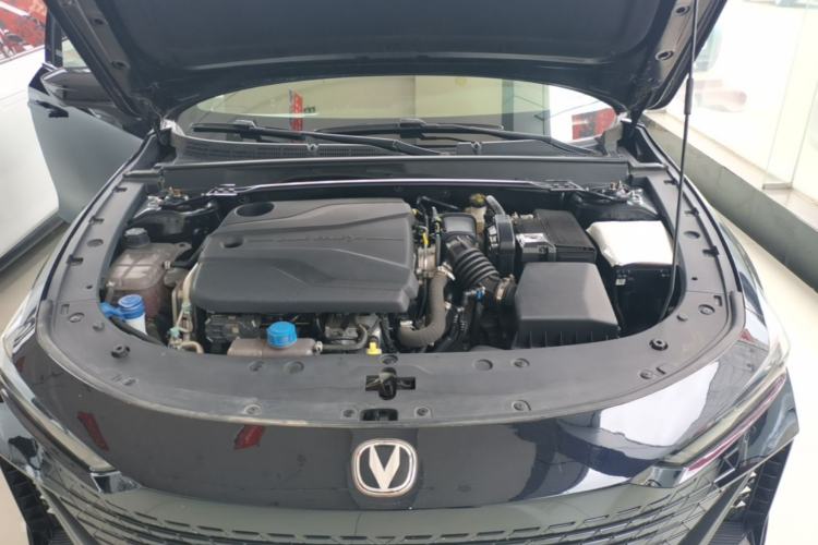 Used CHANGAN UNI-V 2023 1.5T Prestige Model Engine Bay