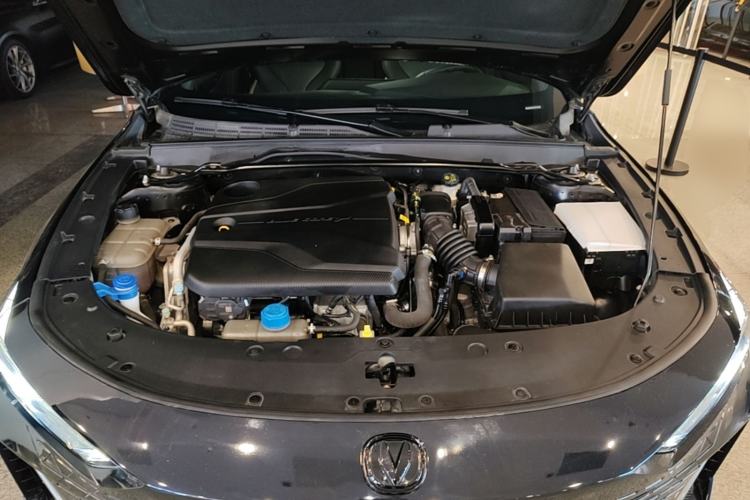 Used CHANGAN UNI-V 2023 1.5T Prestige Model Engine Bay