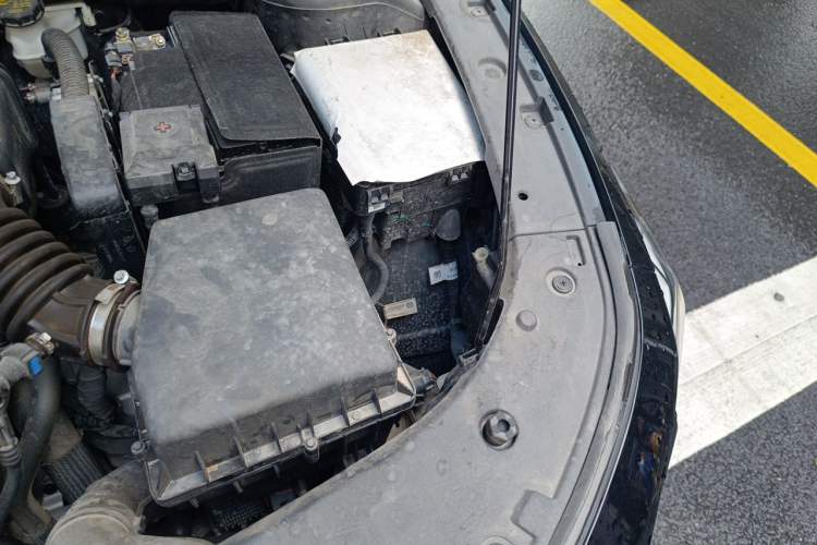 Used CHANGAN UNI-V 2023 1.5T Prestige Model Engine Bay Left