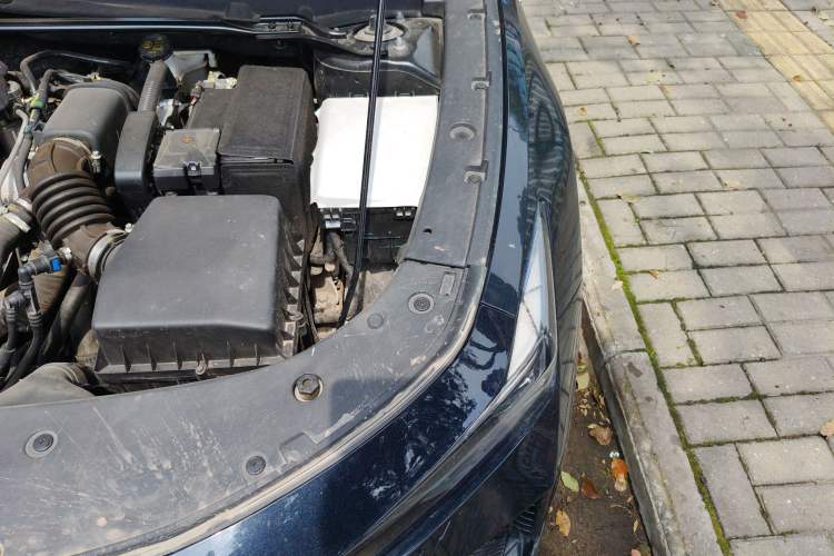 Used CHANGAN UNI-V 2023 1.5T Prestige Model Engine Bay Left