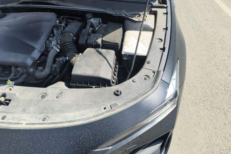 Used CHANGAN UNI-V 2023 1.5T Sport Edition Engine Bay Left