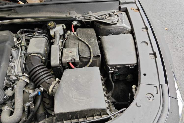 Used CHANGAN UNI-V 2023 1.5T Prestige Model Engine Bay Left