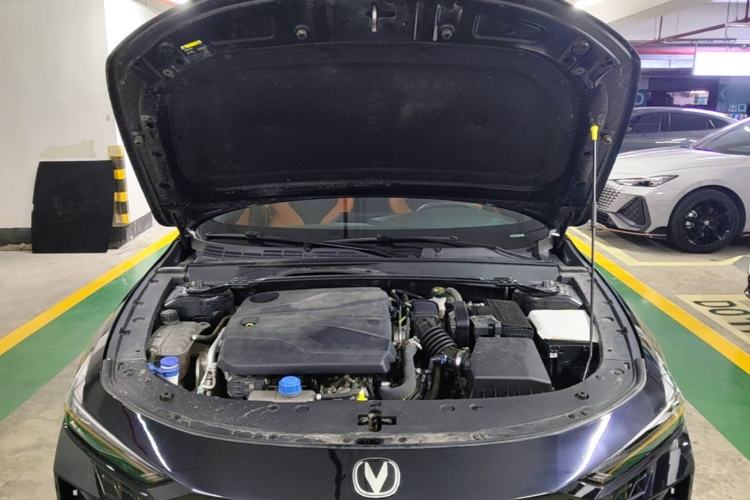Used CHANGAN UNI-V 2023 1.5T Sport Edition Engine Bay