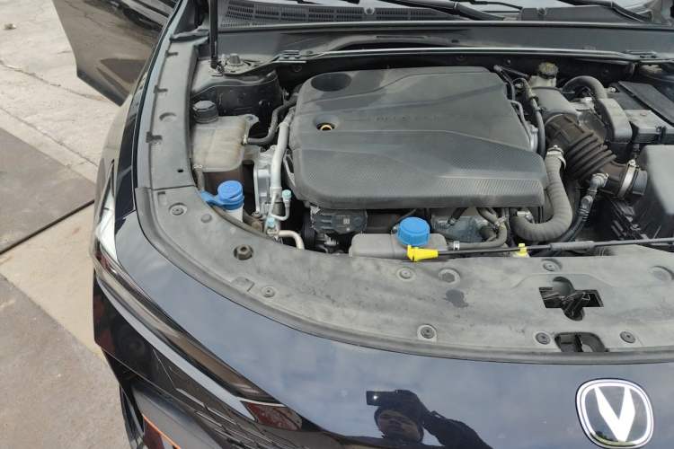 Used CHANGAN UNI-V 2023 1.5T Sport Edition Engine Bay Right