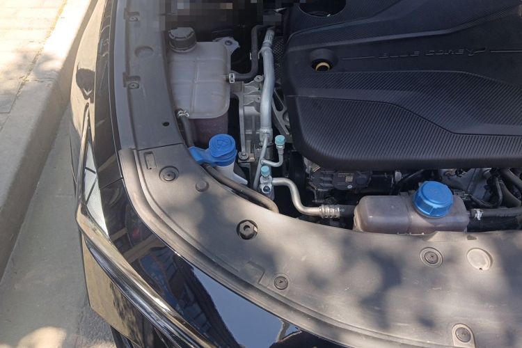Used CHANGAN UNI-V 2023 1.5T Sport Edition Engine Bay Right