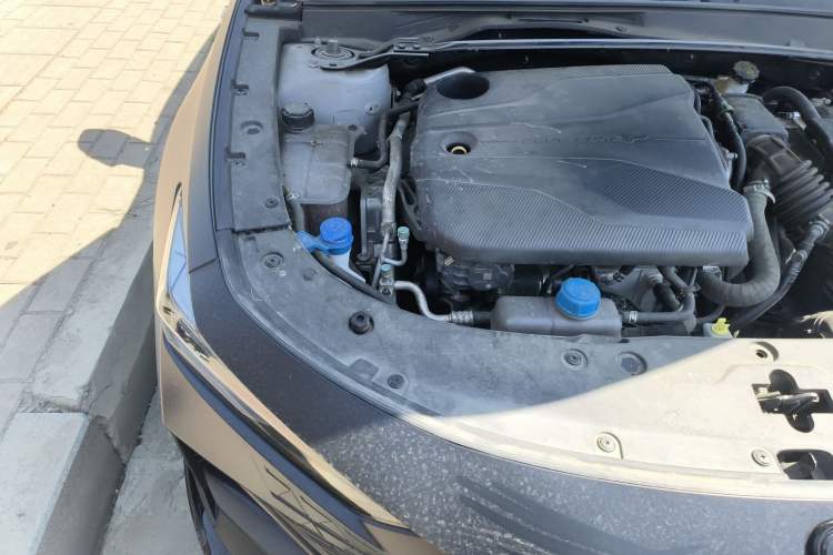 Used CHANGAN UNI-V 2023 1.5T Sport Edition Engine Bay Right