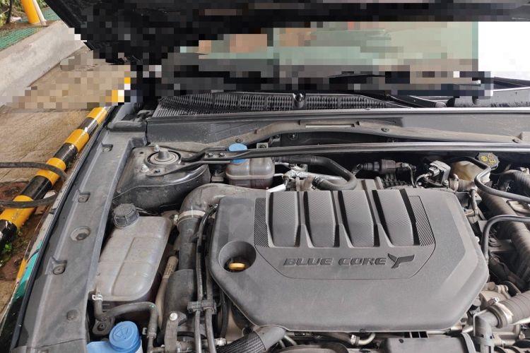 Used CHANGAN UNI-V 2023 2.0T Sport Edition Engine Bay Right