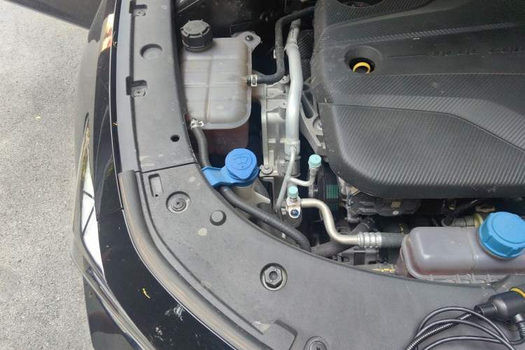Used CHANGAN UNI-V 2023 1.5T Sport Edition Engine Bay Right
