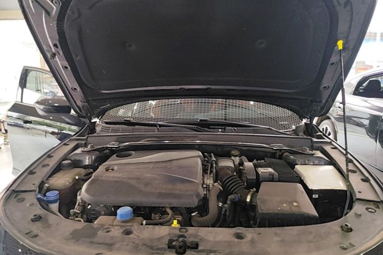 Used CHANGAN UNI-V 2023 1.5T Sport Edition Engine Bay