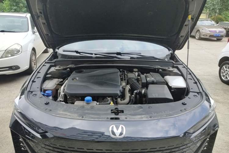 Used CHANGAN UNI-V 2023 1.5T Prestige Model Engine Bay