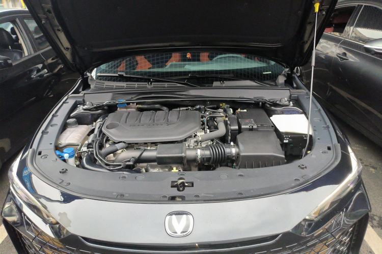 Used CHANGAN UNI-V 2023 2.0T Leading-Speed Edition Engine Bay