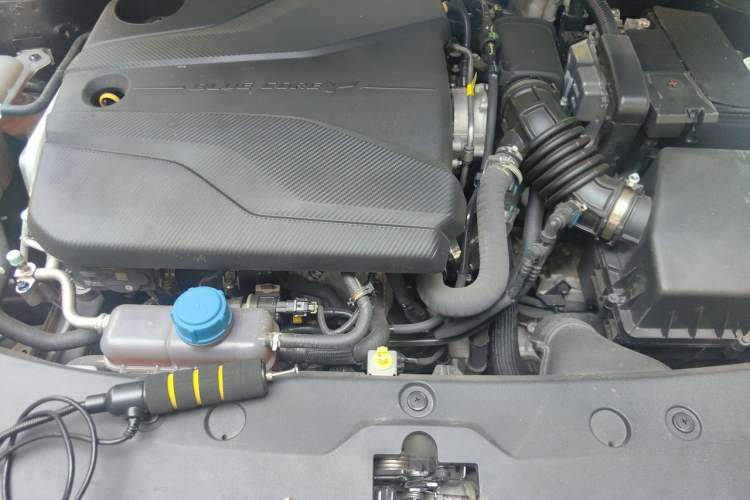 Used CHANGAN UNI-V 2023 1.5T Sport Edition Engine Bay