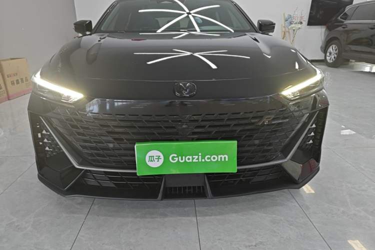 Used CHANGAN UNI-V 2023 1.5T Prestige Model Front