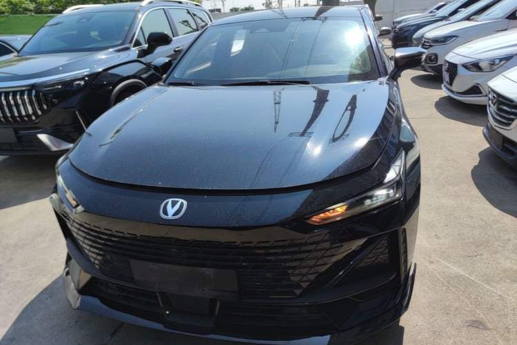 Used CHANGAN UNI-V 2023 1.5T Sport Edition Front