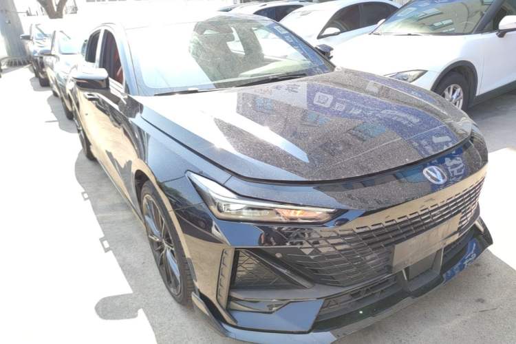 Used CHANGAN UNI-V 2023 1.5T Sport Edition Front Right 45 Deg