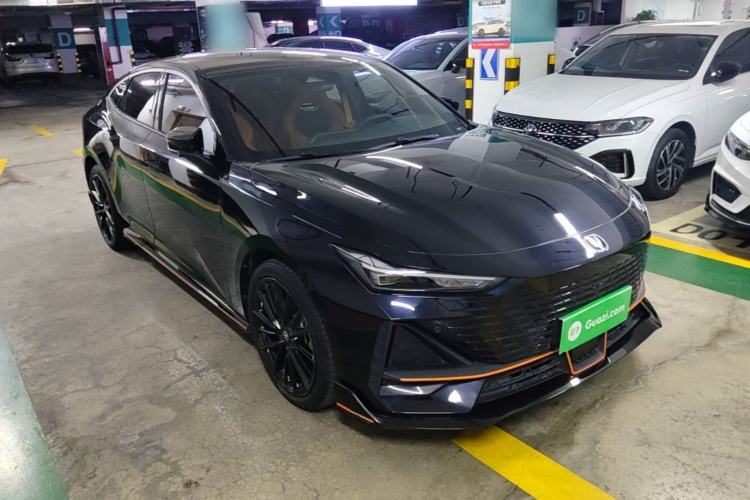 Used CHANGAN UNI-V 2023 1.5T Sport Edition Front Right 45 Deg
