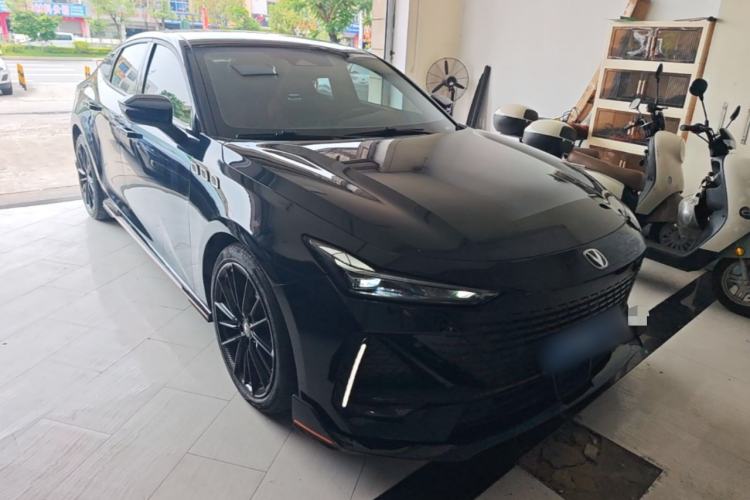 Used CHANGAN UNI-V 2023 1.5T Sport Edition Front Right 45 Deg