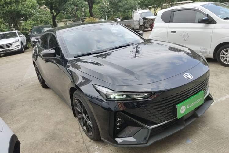 Used CHANGAN UNI-V 2023 1.5T Prestige Model Front Right 45 Deg