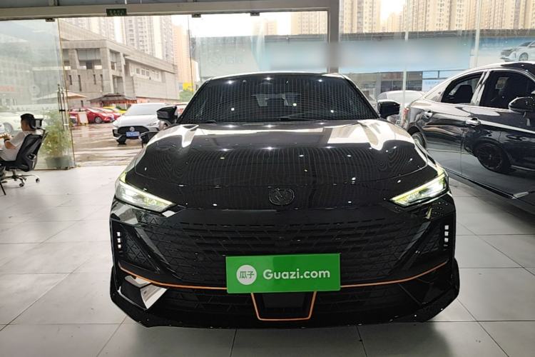 Used CHANGAN UNI-V 2023 1.5T Sport Edition Front