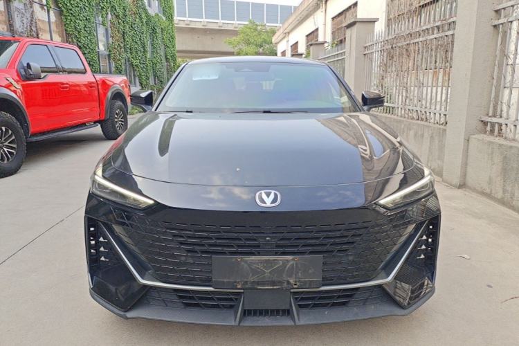 Used CHANGAN UNI-V 2023 1.5T Prestige Model Front