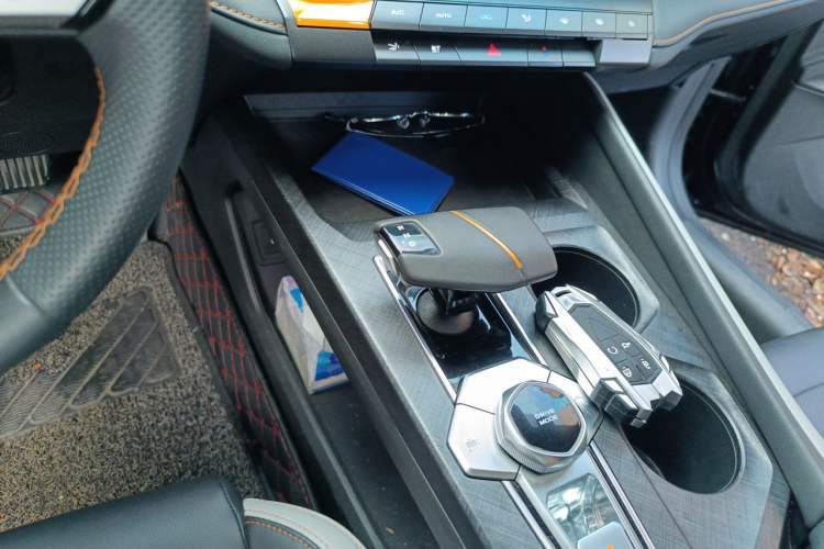 Used CHANGAN UNI-V 2023 1.5T Prestige Model Gear Lever