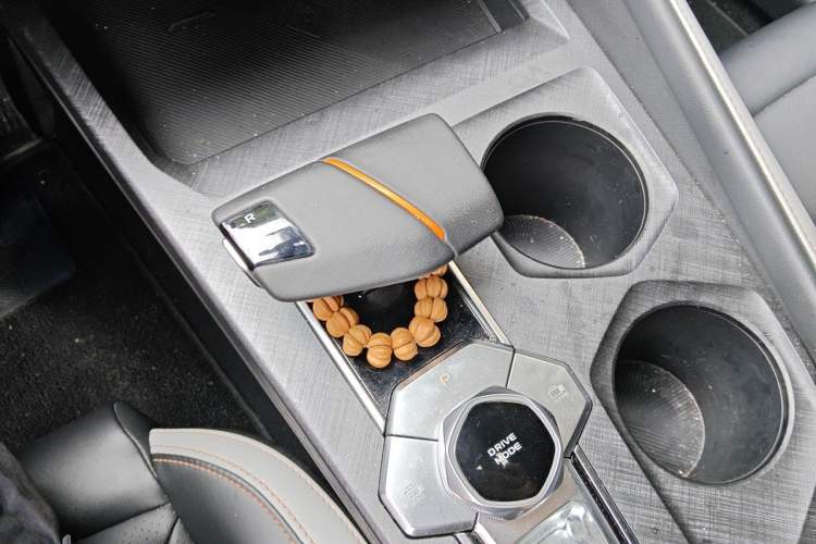 Used CHANGAN UNI-V 2023 1.5T Prestige Model Gear Lever