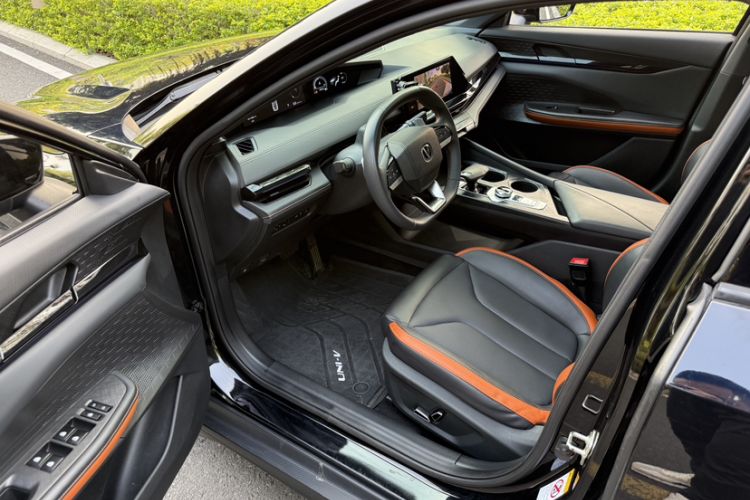Used CHANGAN UNI-V 2023 1.5T Prestige Model Interior 2