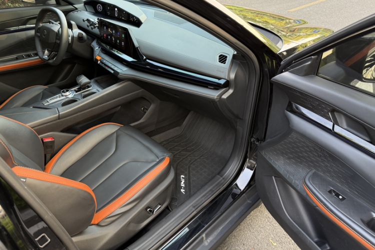 Used CHANGAN UNI-V 2023 1.5T Prestige Model Interior 8