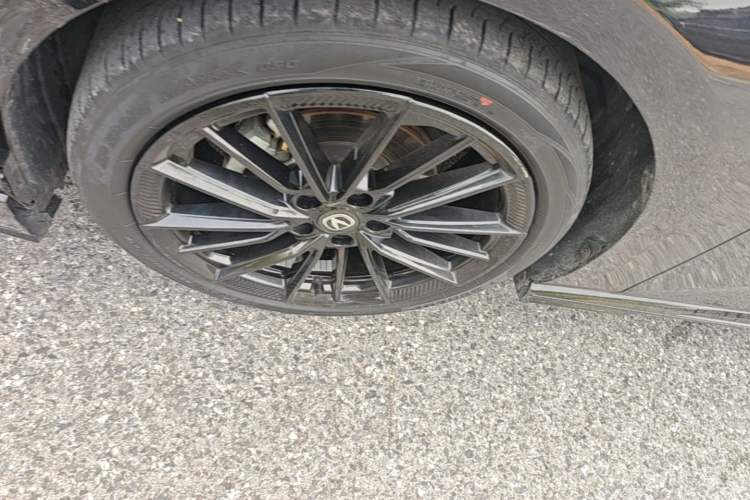 Used CHANGAN UNI-V 2023 1.5T Sport Edition Left Front Wheel Hub