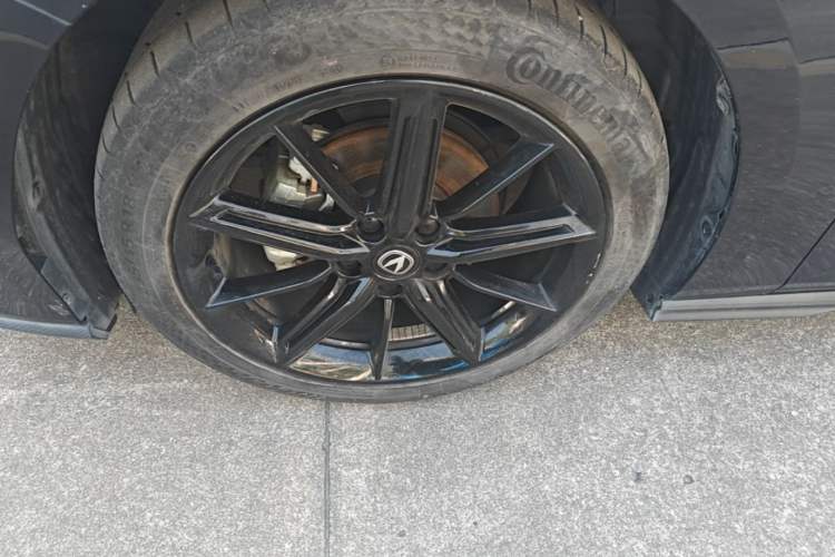 Used CHANGAN UNI-V 2023 1.5T Prestige Model Left Front Wheel Hub