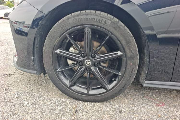 Used CHANGAN UNI-V 2023 1.5T Prestige Model Left Front Wheel Hub