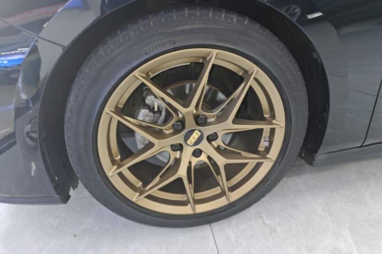 Used CHANGAN UNI-V 2023 1.5T Prestige Model Left Front Wheel Hub