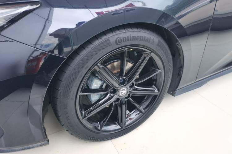 Used CHANGAN UNI-V 2023 1.5T Prestige Model Left Front Wheel Hub