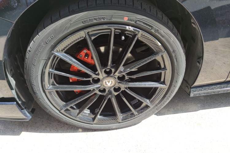 Used CHANGAN UNI-V 2023 1.5T Sport Edition Left Front Wheel Hub