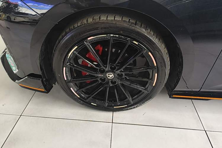 Used CHANGAN UNI-V 2023 1.5T Sport Edition Left Front Wheel Hub