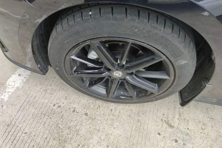 Used CHANGAN UNI-V 2023 1.5T Prestige Model Left Front Wheel Hub