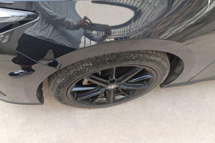 Used CHANGAN UNI-V 2023 1.5T Prestige Model Left Front Wheel Hub
