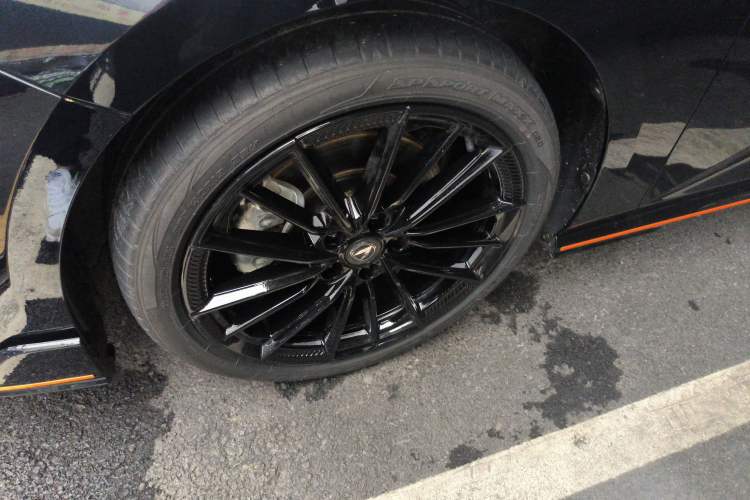 Used CHANGAN UNI-V 2023 2.0T Leading-Speed Edition Left Front Wheel Hub